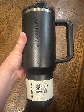 Stanley Black/Flip Straw Quencher Tumbler with Handle/NEW! NEVER USED!